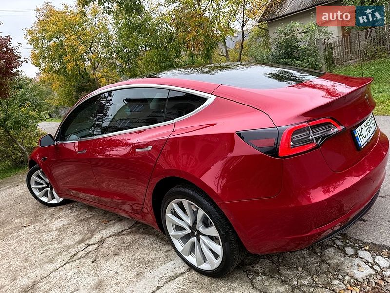 Седан Tesla Model 3 2019 в Трускавці