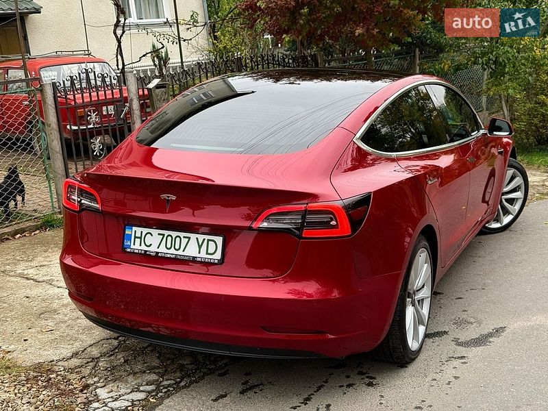 Седан Tesla Model 3 2019 в Трускавці