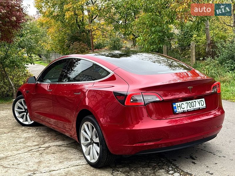 Седан Tesla Model 3 2019 в Трускавці