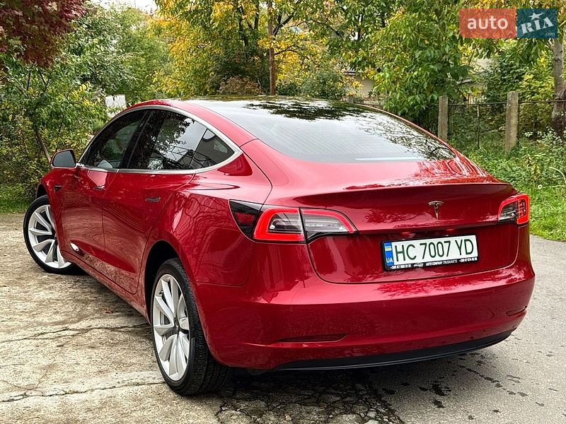 Седан Tesla Model 3 2019 в Трускавце