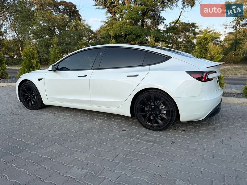 Седан Tesla Model 3 2024 в Миколаєві