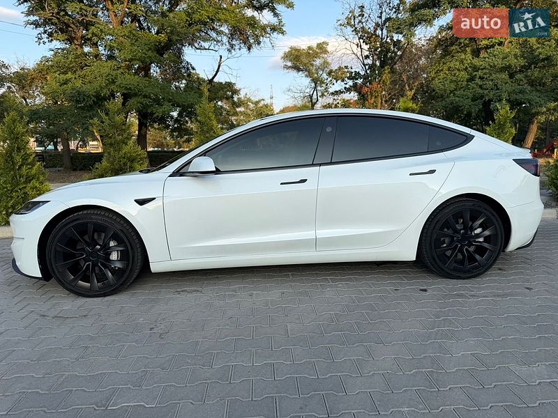 Седан Tesla Model 3 2024 в Миколаєві