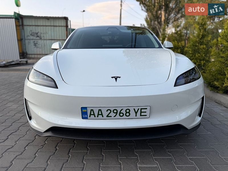 Седан Tesla Model 3 2024 в Миколаєві
