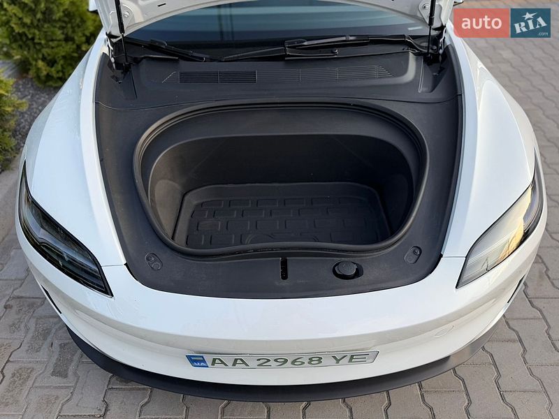 Седан Tesla Model 3 2024 в Миколаєві