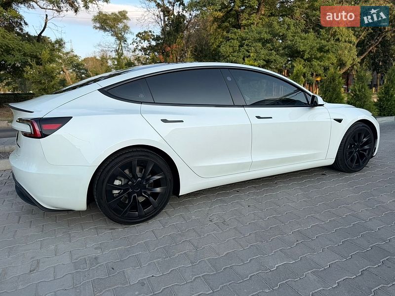 Седан Tesla Model 3 2024 в Миколаєві