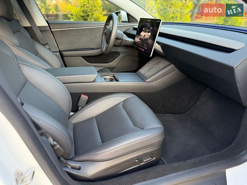 Седан Tesla Model 3 2024 в Миколаєві