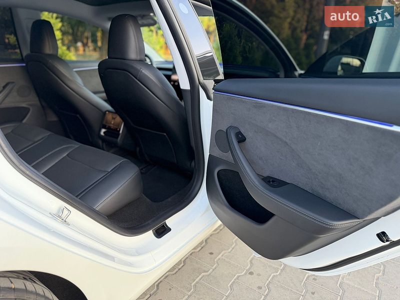 Седан Tesla Model 3 2024 в Миколаєві