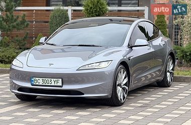 Седан Tesla Model 3 2025 в Стрию