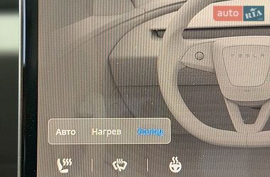 Седан Tesla Model 3 2025 в Стрию