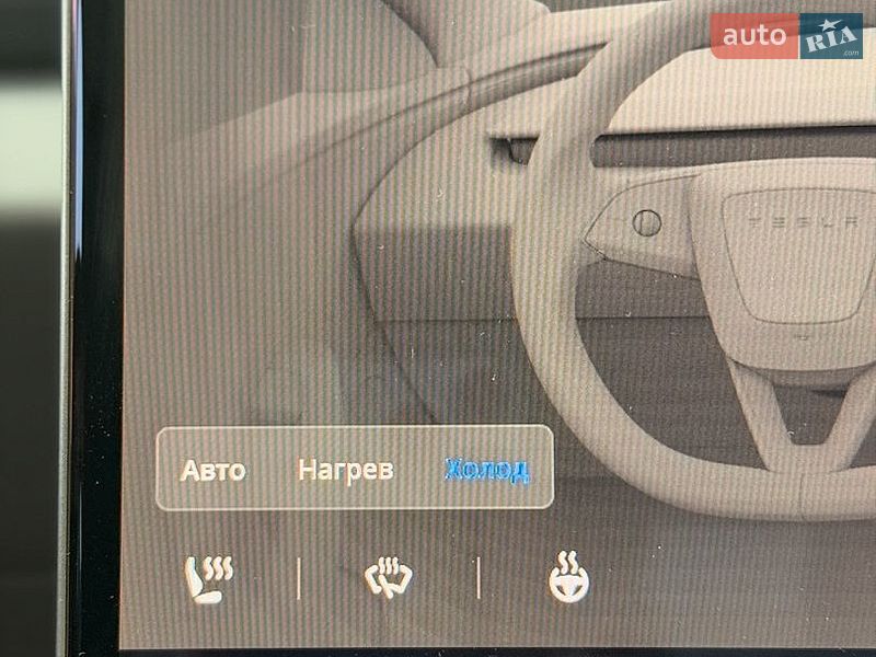 Седан Tesla Model 3 2025 в Стрию