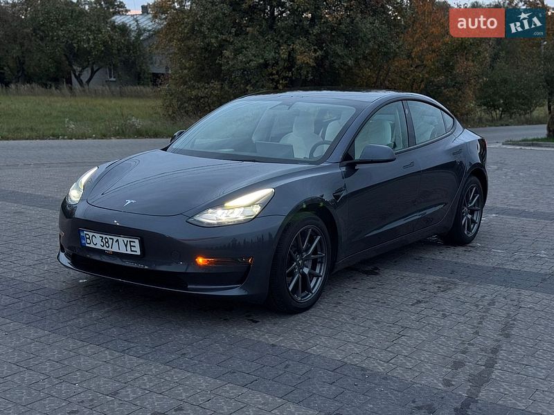 Седан Tesla Model 3 2022 в Львові