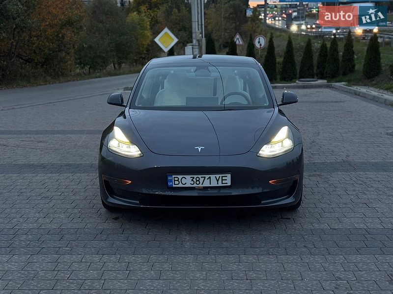 Седан Tesla Model 3 2022 в Львові