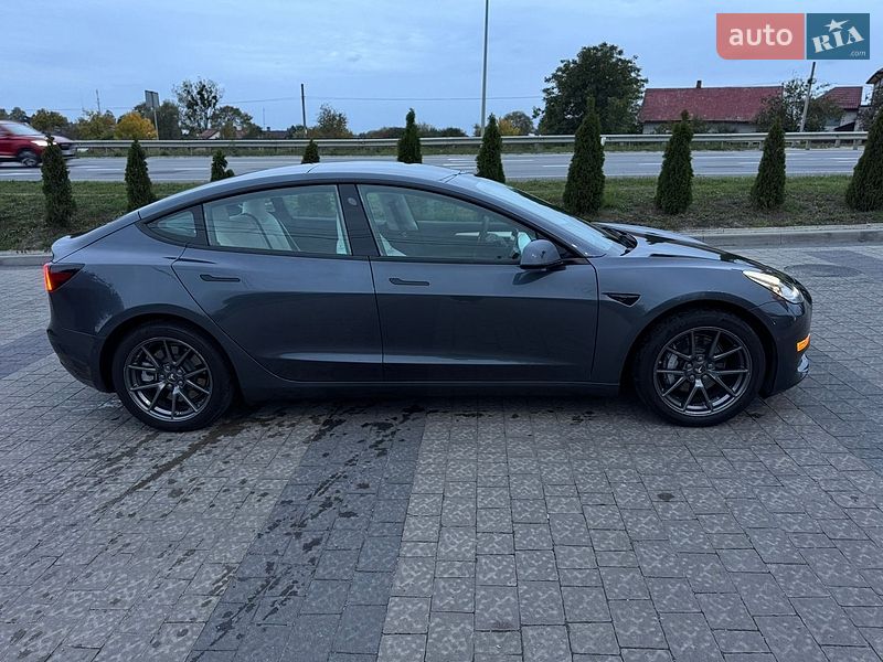Седан Tesla Model 3 2022 в Львові
