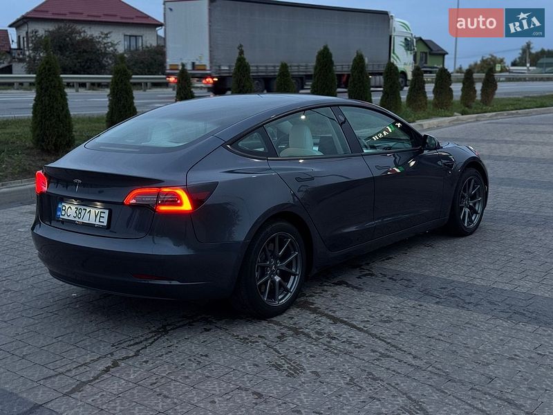 Седан Tesla Model 3 2022 в Львові