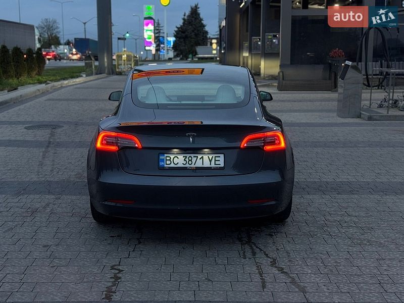 Седан Tesla Model 3 2022 в Львові