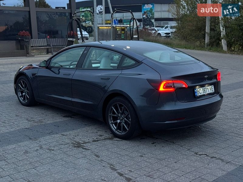Седан Tesla Model 3 2022 в Львове
