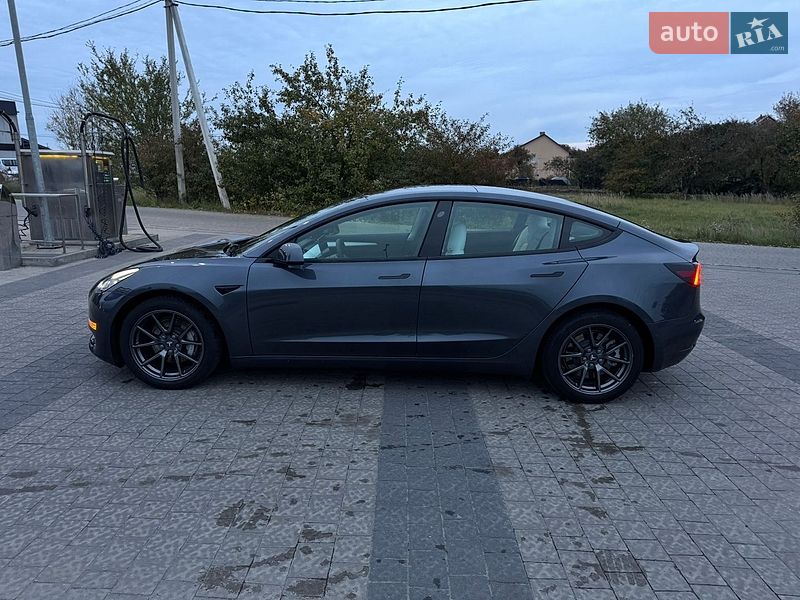 Седан Tesla Model 3 2022 в Львові