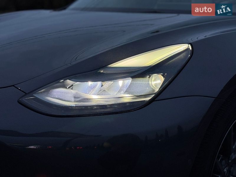 Седан Tesla Model 3 2022 в Львові