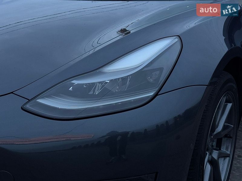 Седан Tesla Model 3 2022 в Львові
