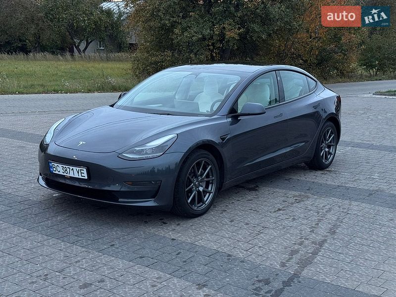 Седан Tesla Model 3 2022 в Львові