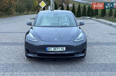Седан Tesla Model 3 2022 в Львове