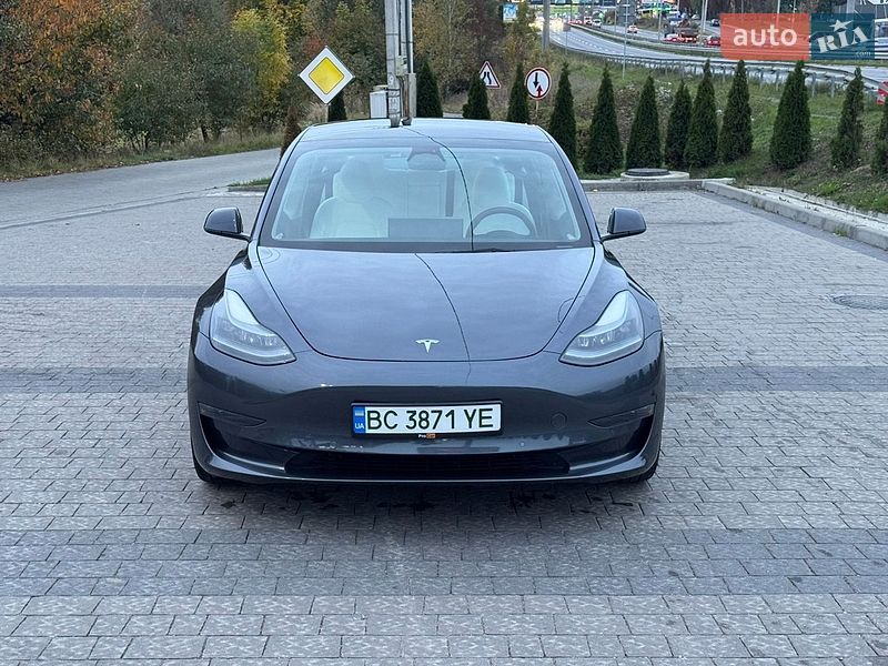 Седан Tesla Model 3 2022 в Львове