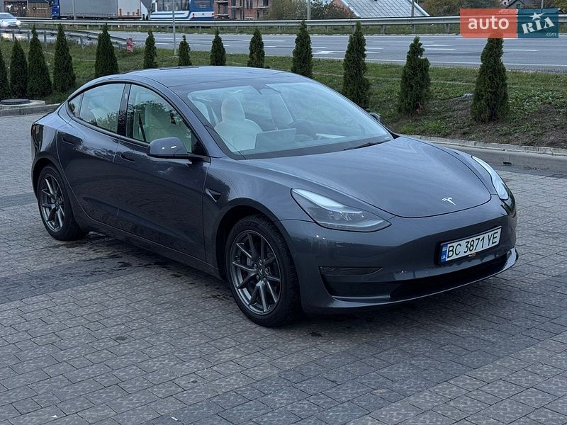 Седан Tesla Model 3 2022 в Львові