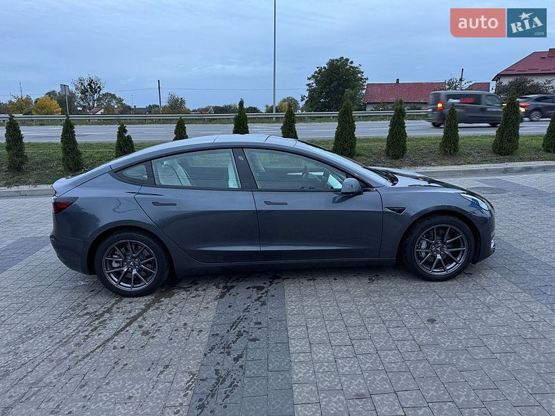 Седан Tesla Model 3 2022 в Львові