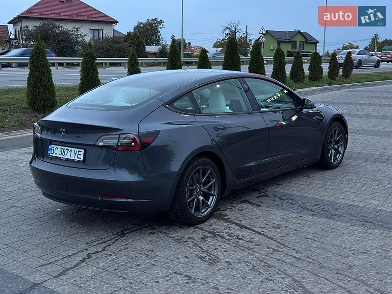 Седан Tesla Model 3 2022 в Львові