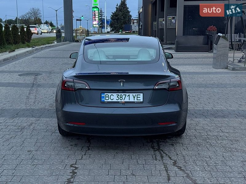 Седан Tesla Model 3 2022 в Львові