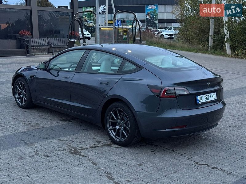 Седан Tesla Model 3 2022 в Львове