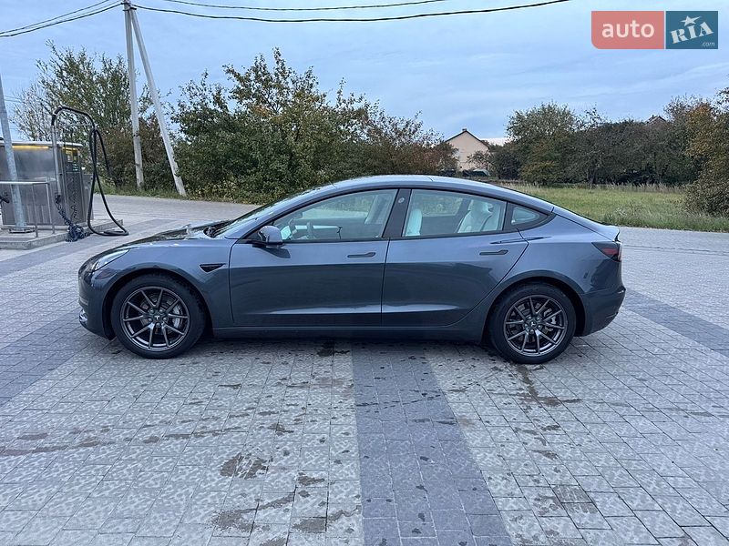 Седан Tesla Model 3 2022 в Львові