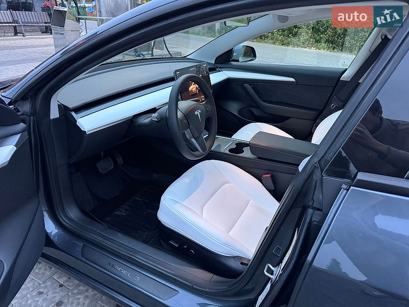 Седан Tesla Model 3 2022 в Львові
