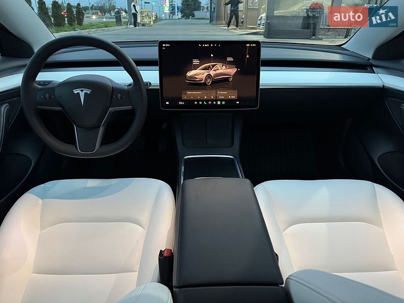 Седан Tesla Model 3 2022 в Львові