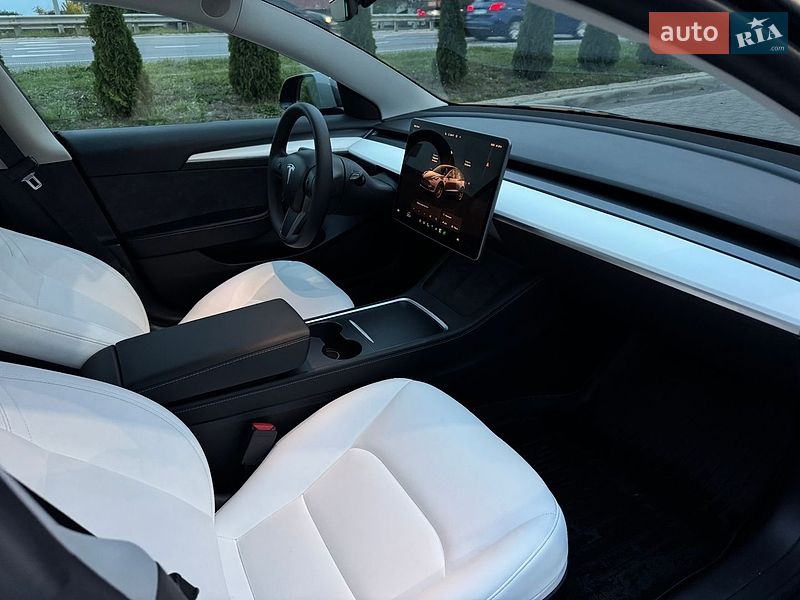 Седан Tesla Model 3 2022 в Львові