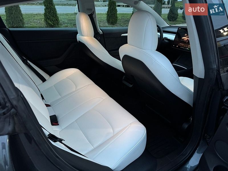 Седан Tesla Model 3 2022 в Львові
