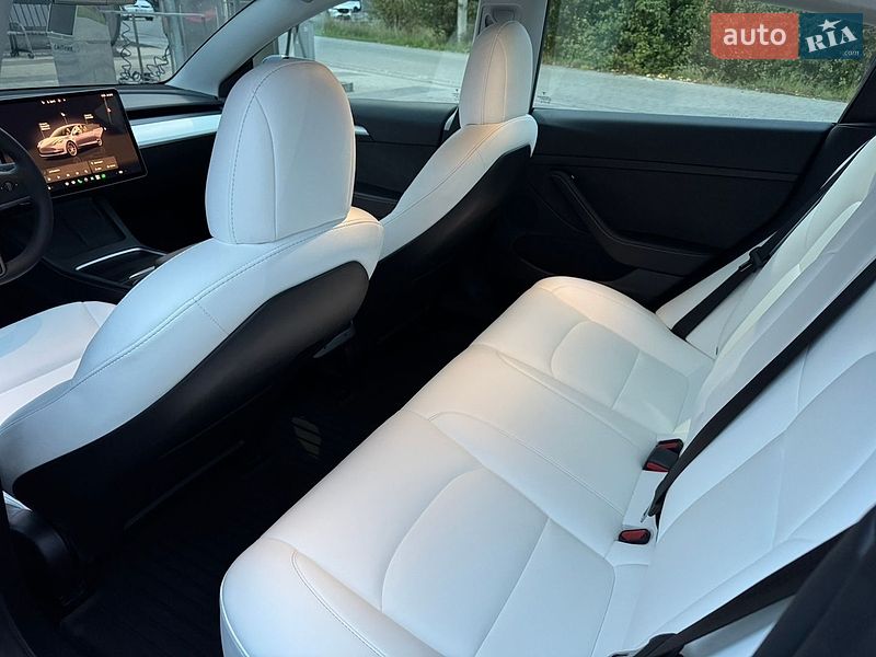 Седан Tesla Model 3 2022 в Львові