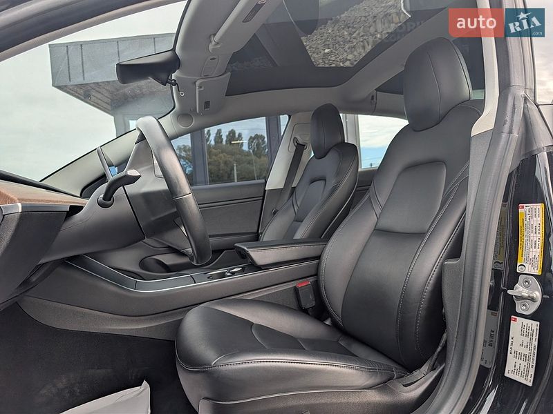 Седан Tesla Model 3 2018 в Луцьку