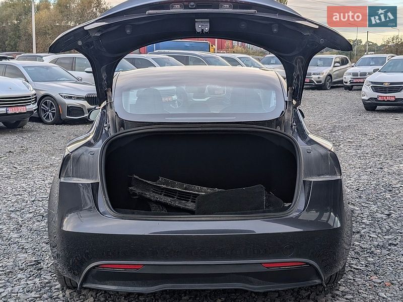 Седан Tesla Model 3 2024 в Луцьку
