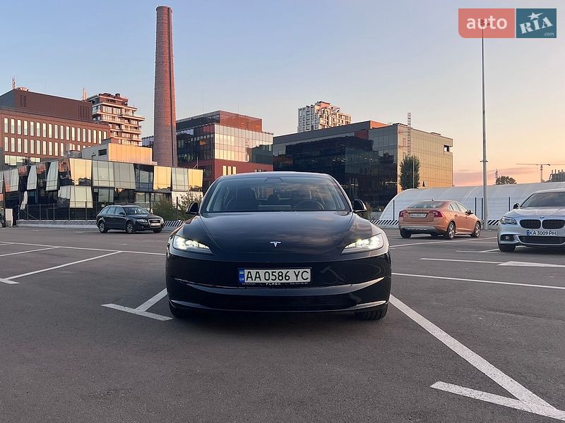 Седан Tesla Model 3 2023 в Києві