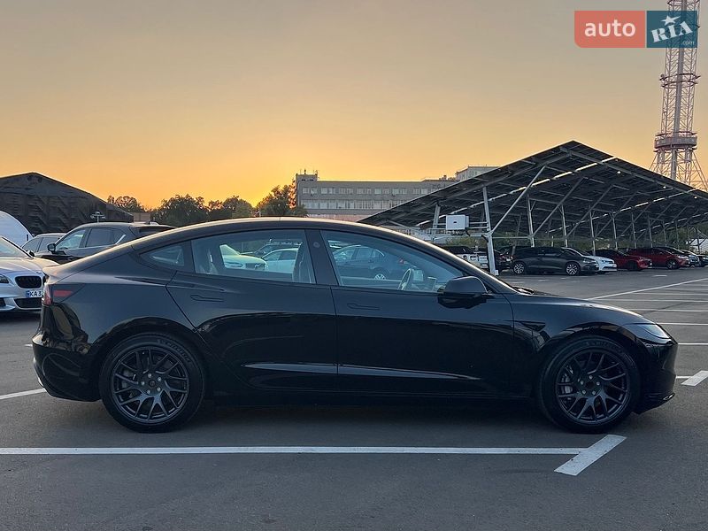 Седан Tesla Model 3 2023 в Києві