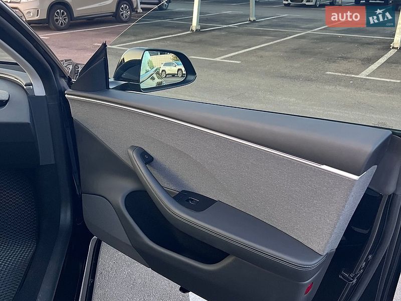 Седан Tesla Model 3 2023 в Києві