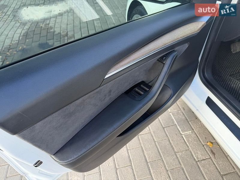 Седан Tesla Model 3 2021 в Полтаві