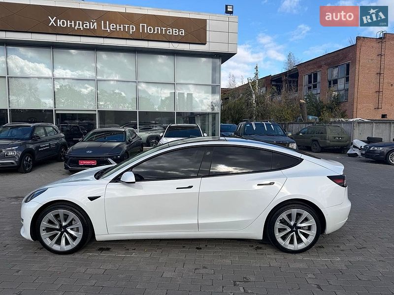 Седан Tesla Model 3 2021 в Полтаві