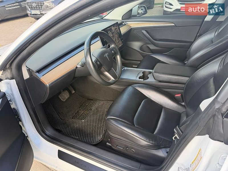 Седан Tesla Model 3 2021 в Полтаві