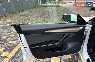 Седан Tesla Model 3 2023 в Львові
