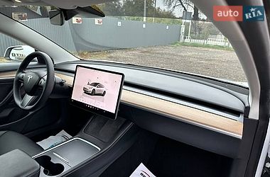 Седан Tesla Model 3 2023 в Львові