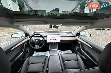 Седан Tesla Model 3 2023 в Львові