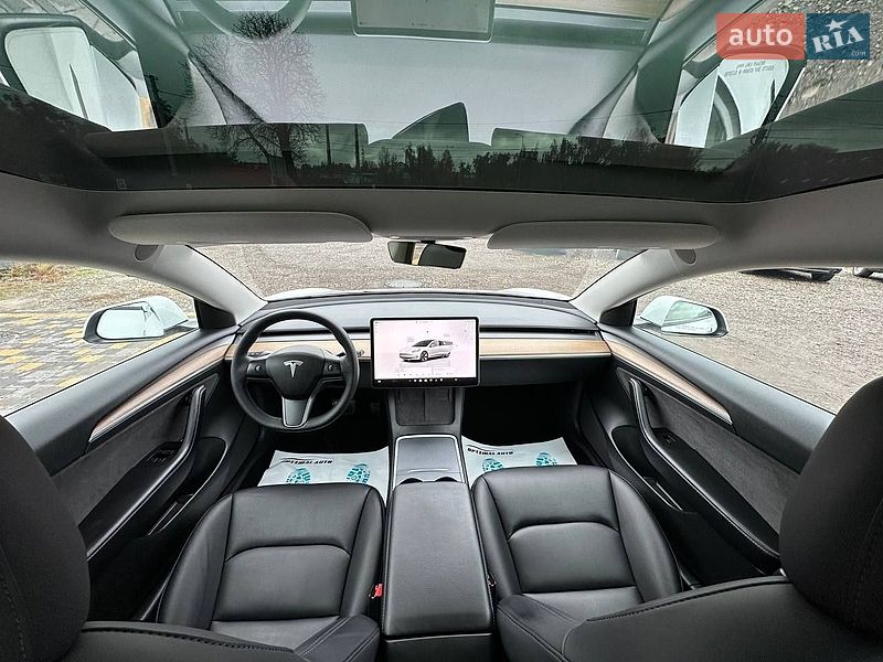 Седан Tesla Model 3 2023 в Львові
