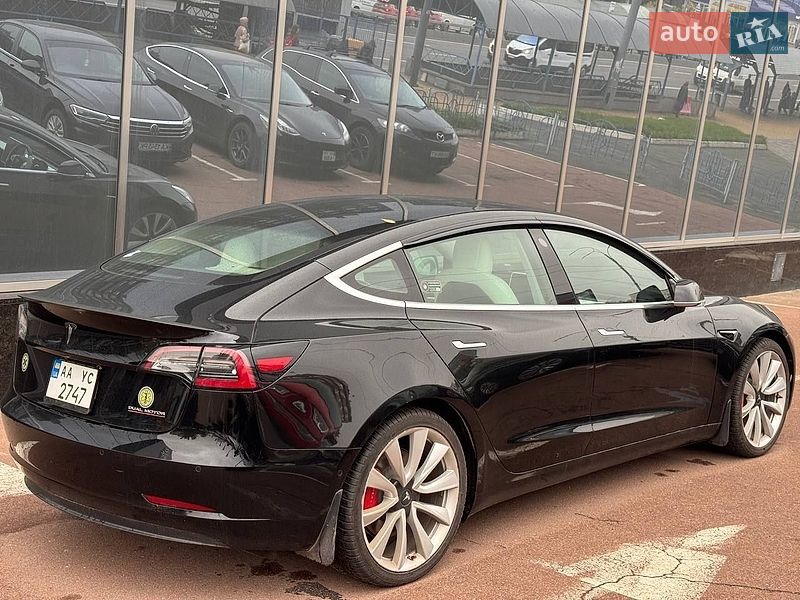 Седан Tesla Model 3 2019 в Києві